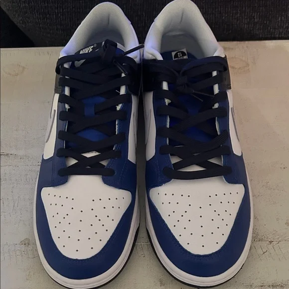 BRAND NEW Nike Men's Dunks Blue and White Low-Top Sneakers - Picture 2 of 4